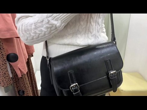 ❤️ Masturbació pública de la jove gossa FeralBerry amb un consolador al provador Vídeo porno a nosaltres ca.hentai-id.ru