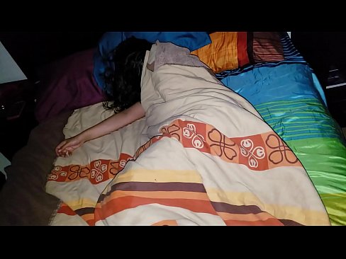 ❤️ El fillastre renya la seva jove madrastra mentre dorm. Vídeo porno a nosaltres ca.hentai-id.ru